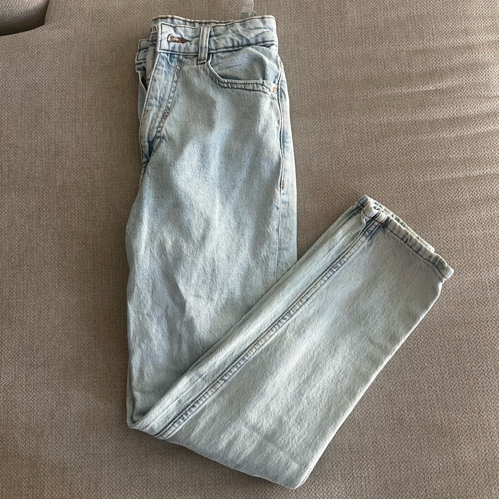 Zara Women's Light Wash Straight Jeans